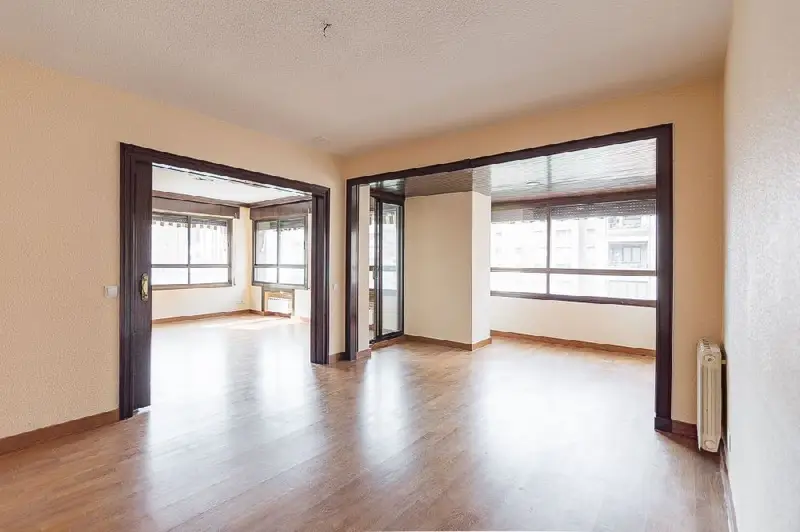 Venta Piso con Terraza en San Juan Pamplona 5 Dormitorios