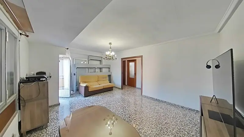 Piso amplio en Torrefiel Valencia 4 habitaciones 2 baños