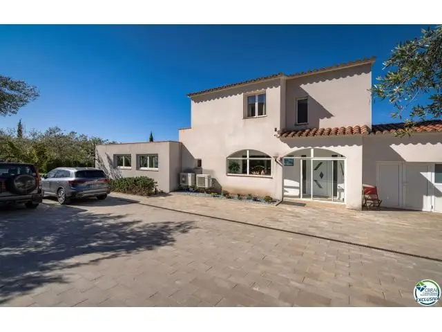 Chalet en Palau Saverdera con Piscina y Apartamento