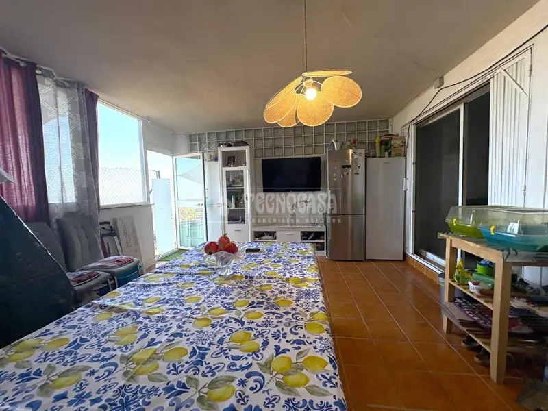 Piso en venta en Casares: Apartamento con jardín privado y vistas al mar