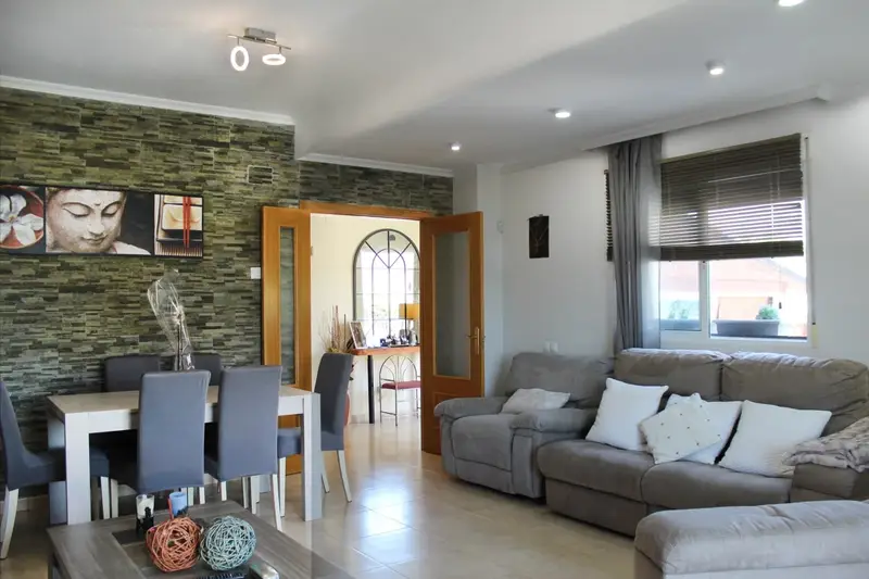 Chalet en Montserrat Valencia con Jardin Piscina y Barbacoa