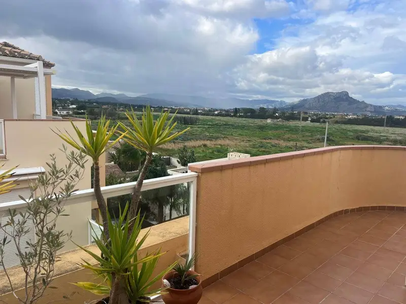 Ático en Venta Denia con Vistas a la Montaña