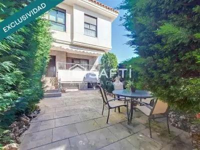 Adosado Esquinero Sagunto Norte 4 Dorm 3 Baños Garaje Terraza Vistas
