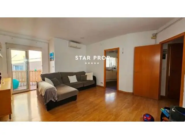 Atico en Venta en Llança con Terraza Privada y Licencia Turistica