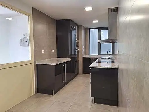 Piso en Venta en Hospitalet de Llobregat: Moderno y Confortable