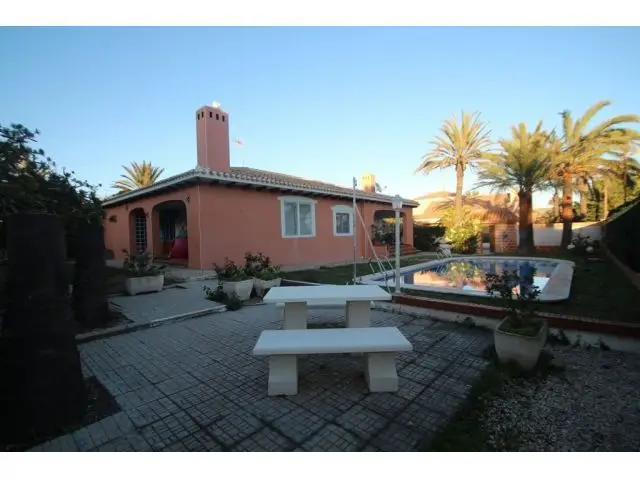 Villa con Piscina Privada en Cabo Roig - Ideal Familias