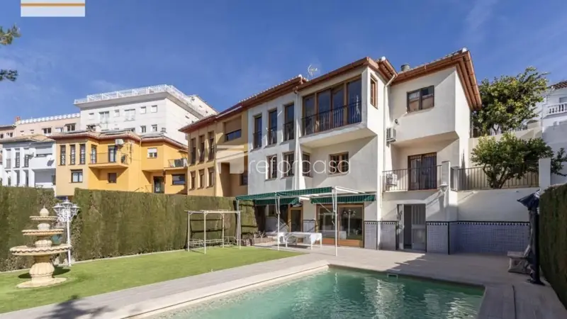 Chalet Pareado en Venta Cerca de Granada con Vistas Panorámicas