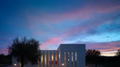 Finca Rústica con Villa Minimalista en Sant Jordi