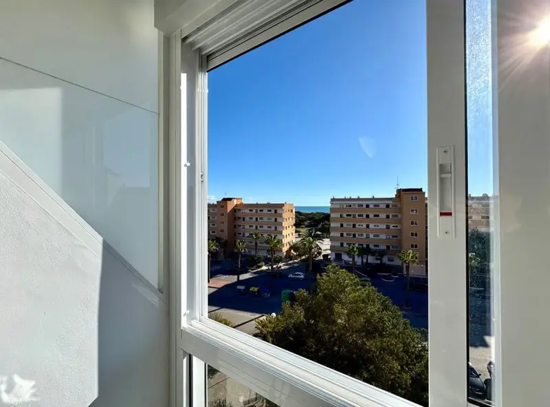 Apartamento en Guardamar del Segura con Vistas al Mar