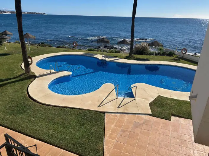 Apartamento 2 Dormitorios Primera Linea de Playa Costa del Sol