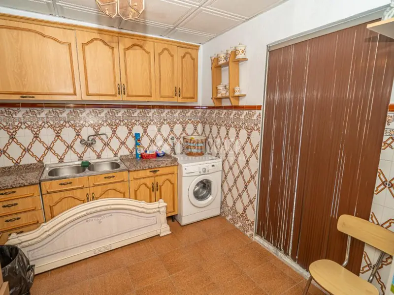 Casa con Local Comercial en Bail
en