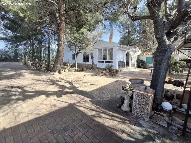 Chalet en Venta en Roda Albacete con Piscina y Amplia Parcela