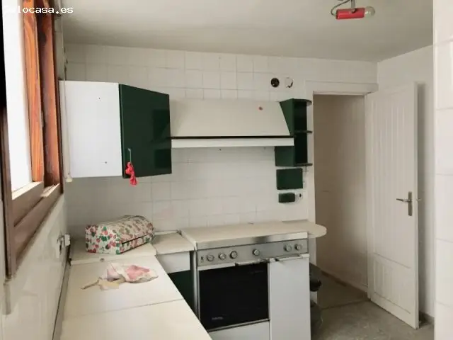 Vivienda a Reformar con Terraza y Garaje Adelardo Covarsi