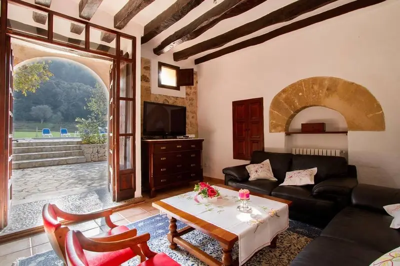 Alquiler Mallorca: Finca con Piscina Privada y 4 Dormitorios