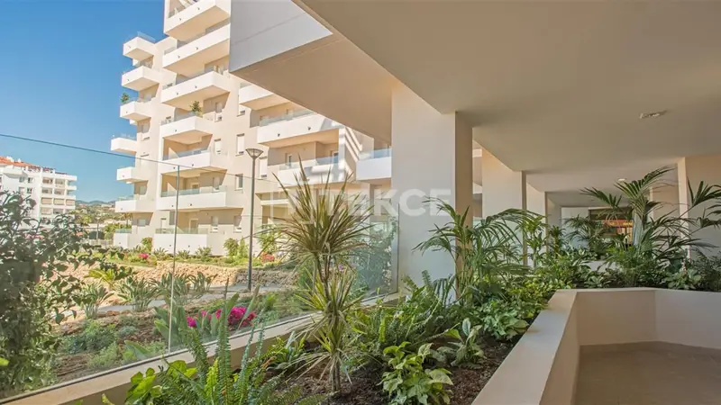 Apartamentos en Marbella con Vistas al Mar y Piscina