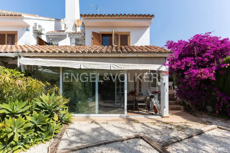 Pareado en Venta Rocafort Valencia 4 Dormitorios Jardin Piscina