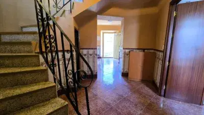 Casa en Venta en Salar Granada con Terraza y Patio