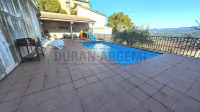Chalet en Venta Can Serra 3 Plantas Piscina y Barbacoa