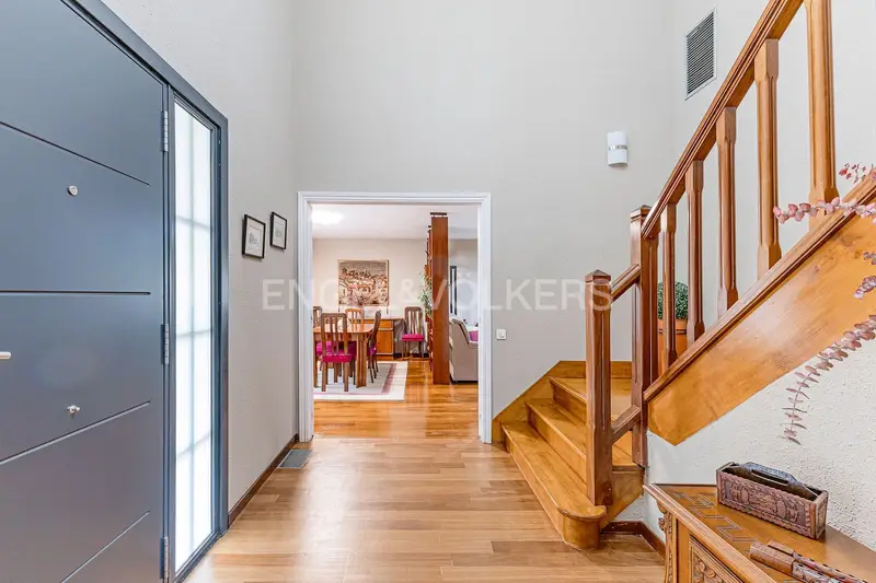 Chalet en MiraSol Sant Cugat 327m2 Jardin Garaje Familiar