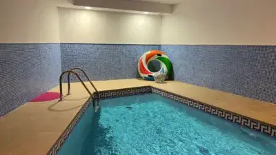 Casa familiar en el centro de Nerja con piscina interior