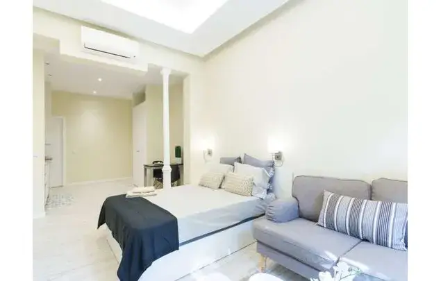 Estudio 40m² Madrid Almagro Trafalgar Aire Acondicionado Secadora