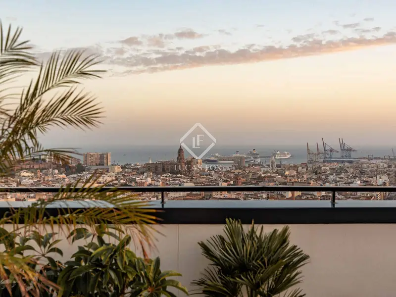 Ático de Lujo en Venta en Málaga con Vistas Panorámicas