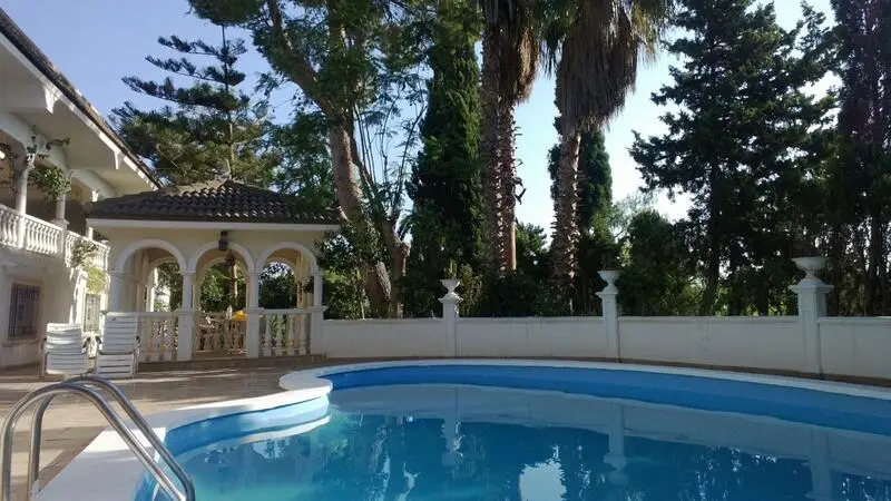 Finca de Lujo con 5 Dormitorios y Piscina Privada en Fortuna Murcia