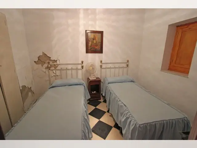 Casa Urbana con Patio y 6 Dormitorios en Orba