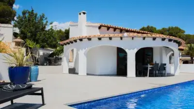 Villa en Benissa con Piscina Privada para Familias