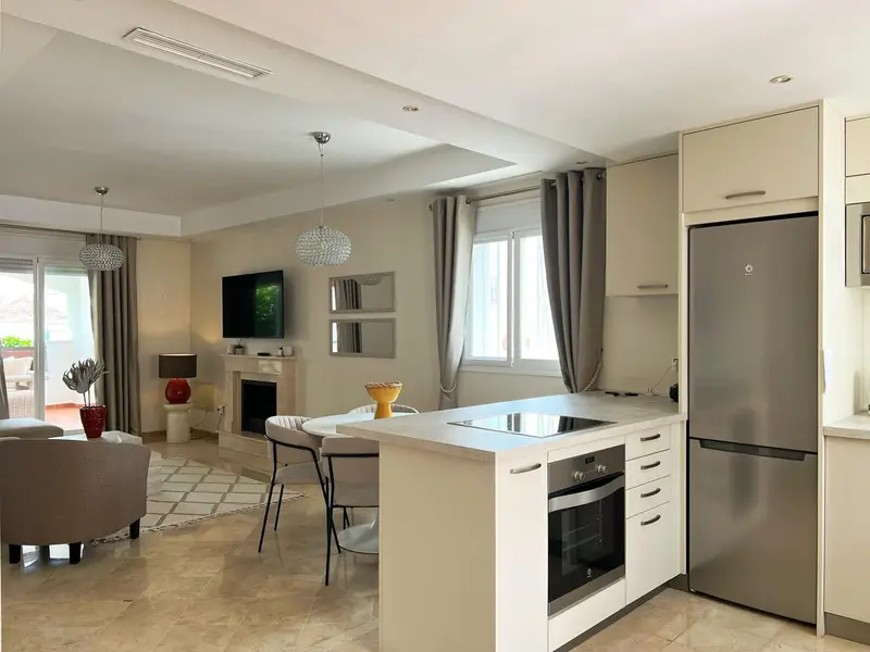 Piso de 2 Dormitorios alquiler Aloha, España