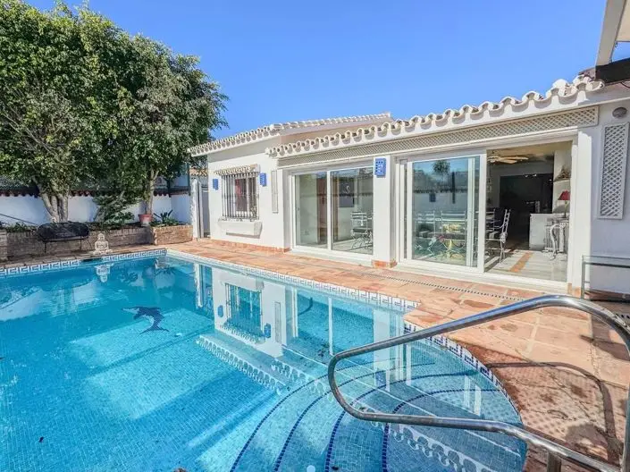 Villa en Venta 3 Dormitorios Cerca de la Playa