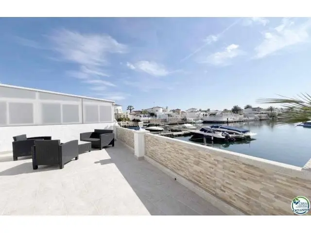 Chalet en Venta Empuriabrava con Amarre y Vistas al Canal