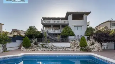Chalet en Albolote con Piscina y Vistas Panorámicas