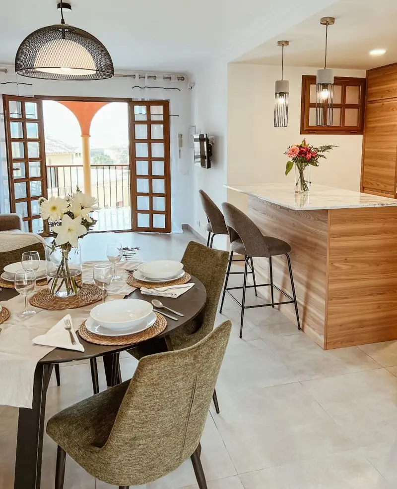 Apartamento en Venta en Almería 3 Dormitorios Piscina y Aparcamiento