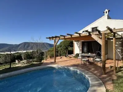 Casa en El Gastor con Vistas Panorámicas y Piscina
