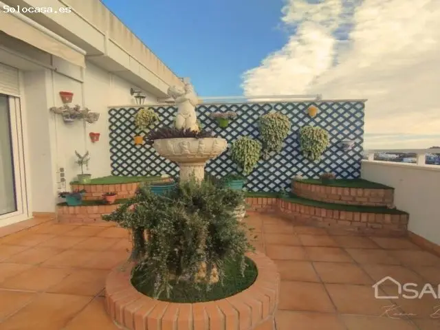 Magnifico Atico en Venta: Vistas al Mar, Terraza y Comodidades