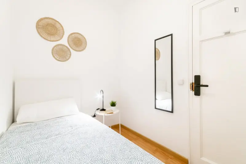Habitaci
ón Privada en Piso Compartido en Eixample