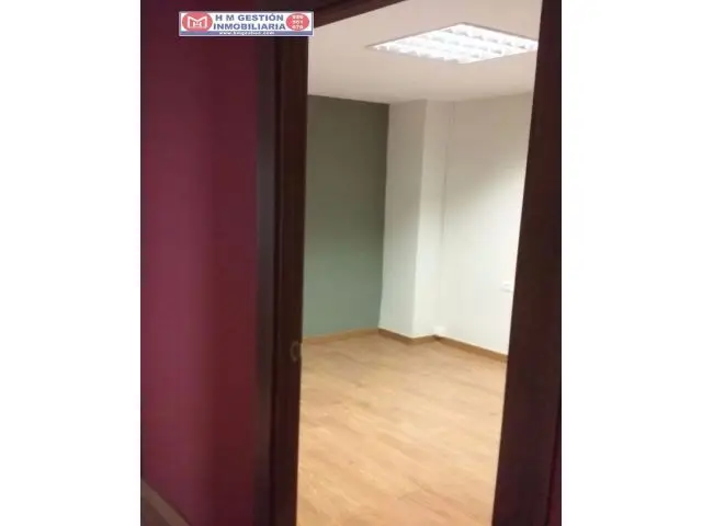 Oficina en Venta Dos Despachos Sala Juntas Aseos Archivo Centralita Redes