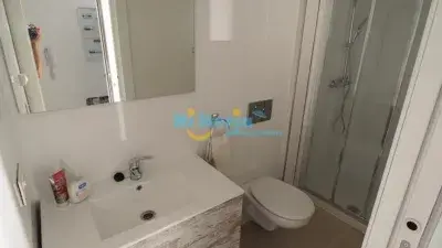 Casa Adosada con Piscina Privada en Alquiler