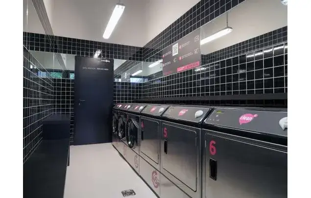 Estudio Costero en Badalona: Moderno y Elegante
