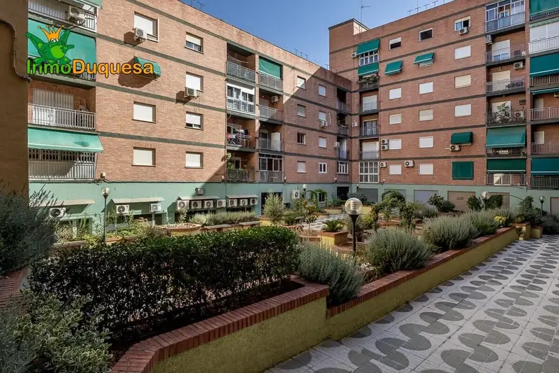 Piso en venta en Plaza de Toros Granada 3 habitaciones 2 baños terraza