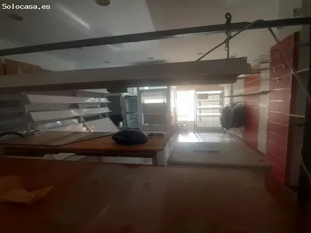 Local Comercial Reformado 70m2 Escaparate Luces LED