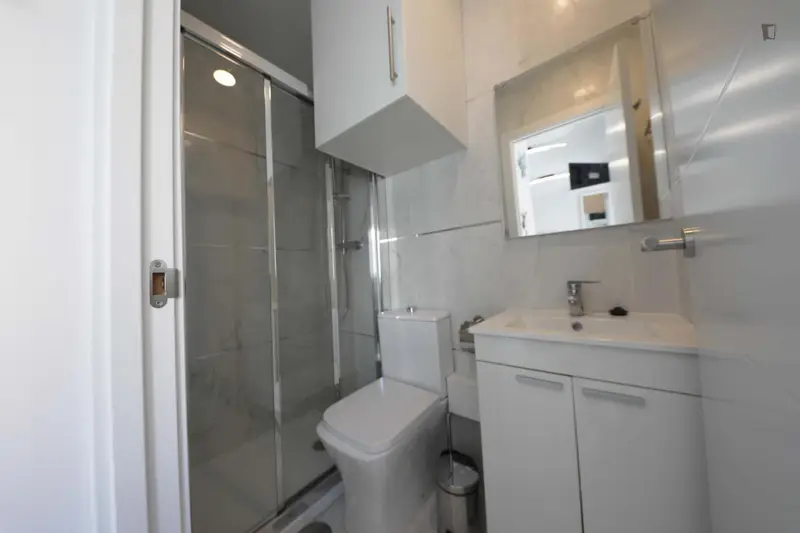 Habitacion Doble con Baño Cerca Parque Caramuel