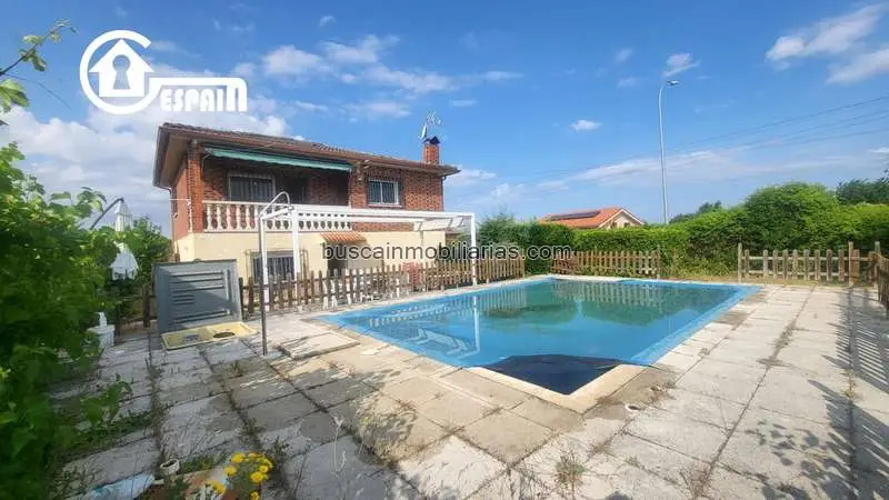 Chalet en venta en Santa Cruz del Retamar con piscina