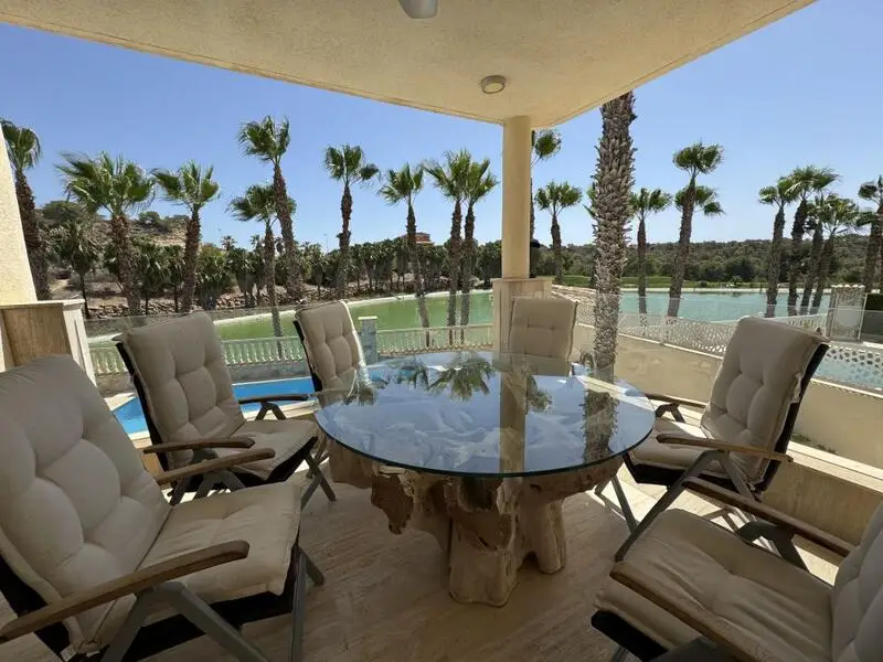 Villa en Venta Villamartin Impecable 3 Dormitorios Cerca de la Playa y Golf