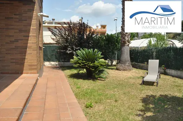 Casa independiente en Pineda de Mar con jardín y garaje