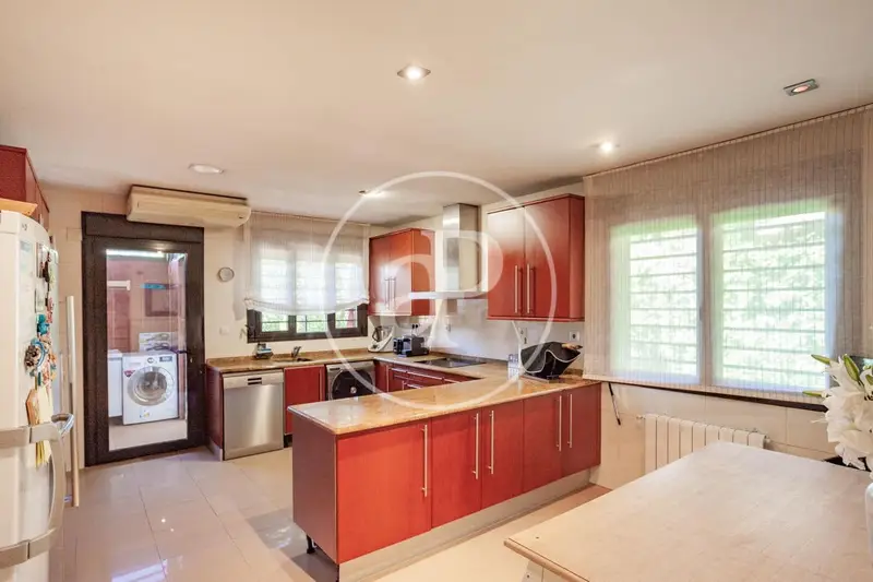 Chalet en Venta Aravaca Madrid 480m2 4 Dormitorios Piscina