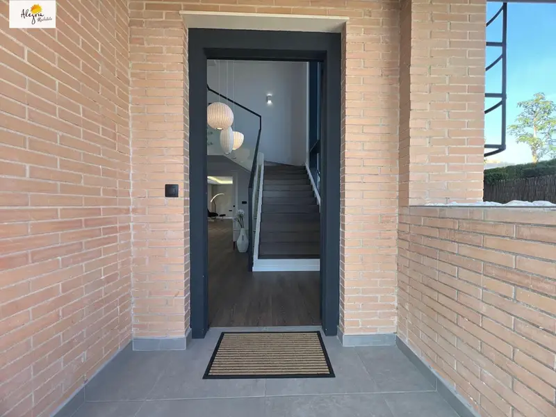 Chalet de Lujo en Bétera con Piscina y Placas Solares