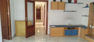 Piso en Venta Avenida Primero de Mayo 90m2