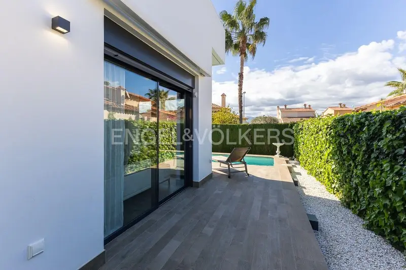Chalet en venta en Oliva Nova, Oliva, Valencia